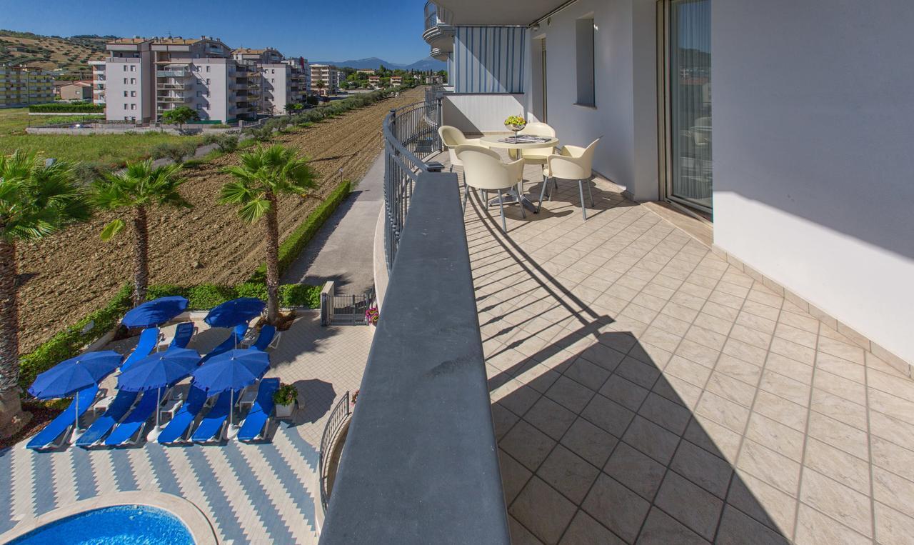 Residence Il Girasole 1 Альба-Адріатіка Екстер'єр фото